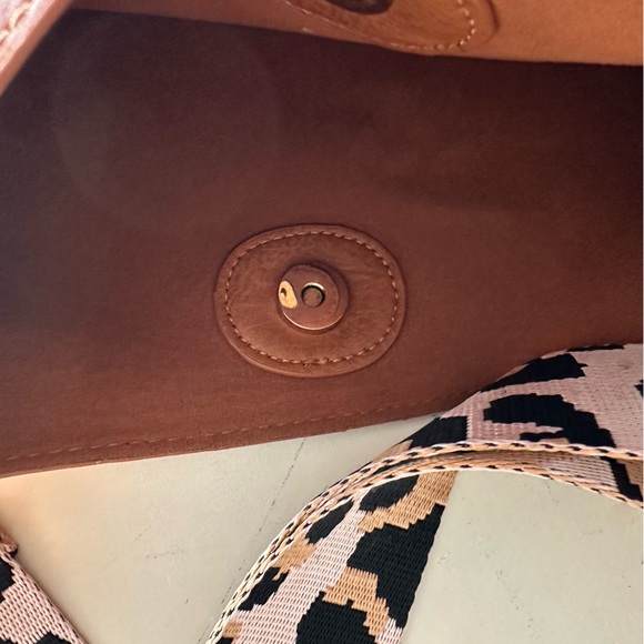 Ah Dorned Vegan Leather Crossbody Bag Camel Like New - Picture 10 of 10